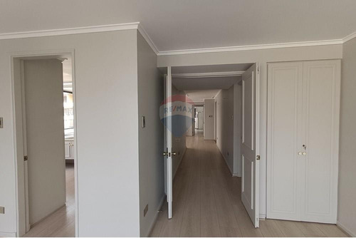 Amplios Espacios Para Remodelar !!!