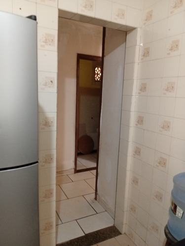 2 Quartos, 1 Suíte, Sala,cozinha, Banheiro, Varanda, Etc...