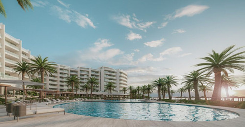 Condo Con Terraza Que Tiene Vista Al Mar, Cuatro Recamaras,