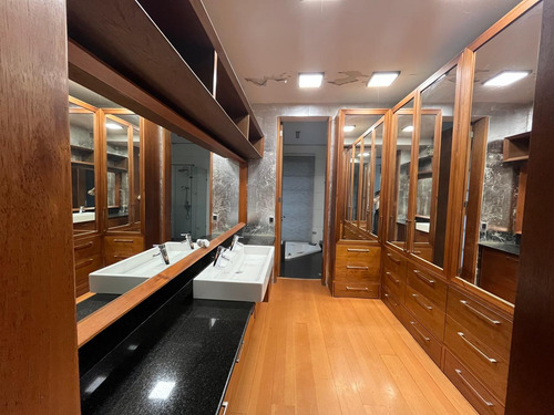 Arriendo De Moderna Casa Con Grandiosa Vista A La Ciudad