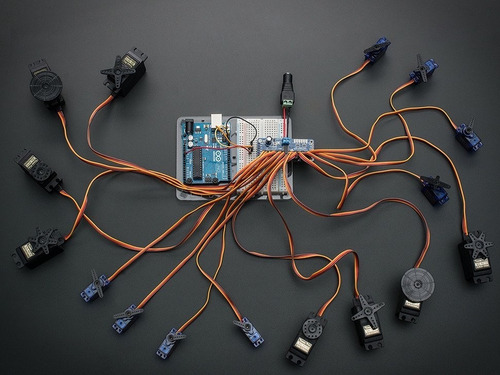 Imagen 3 de 5 de Adafruit Controlador De Servos 16-ch Pwm, I2c - Servomotor