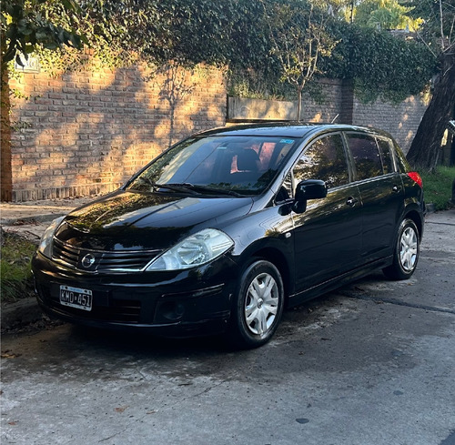 Nissan Tiida 1.8 Visia 5 p