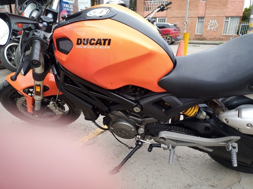 Ducati Monster 696