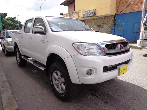 Imagen 3 de 9 de Toyota Hilux Kavak 2011 V6 4x4 Automático