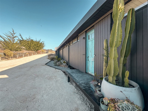 Casa En Venta En Pichilemu, Con Gran Vista Al Mar