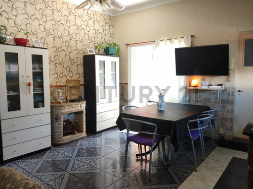 Imagen 3 de 11 de Venta Ph 4 Ambientes Con Patio, Quincho Y Parrilla En Paternal!!