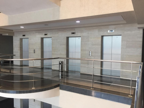 Imagen 5 de 7 de Oficina Con Acabados De Lujo Torre El Cristal