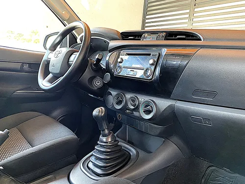 Toyota Hilux 2.7 Cabina Doble Sr Mt