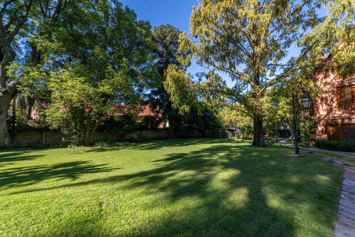 Imagen 15 de 30 de Venta / Alquiler - Imponente Casa En La Lucila Partido De Vicente Lopez - A Metros Del Río