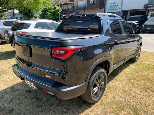 Imagen 4 de 10 de Fiat Toro Volcano Black Jack Modelo 2018