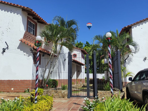 Re/max 2mil Vende Townhouse En Resd. Villas Victoria, Urb. Victoria, Agua De Vaca, Mun. Maneiro, Isla De Margarita, Edo. Nueva Esparta