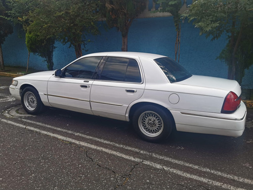 Ford Grand Marquis Piel