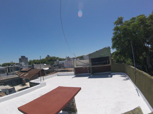 Se Alquila Casa En Alto Con Terraza Y Parrillero