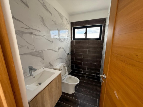 Casa En Alquiler Y Venta En Punta Cana, Residencial Primaveral 2, Con Piscina, 2 Habitaciones, 2niveles