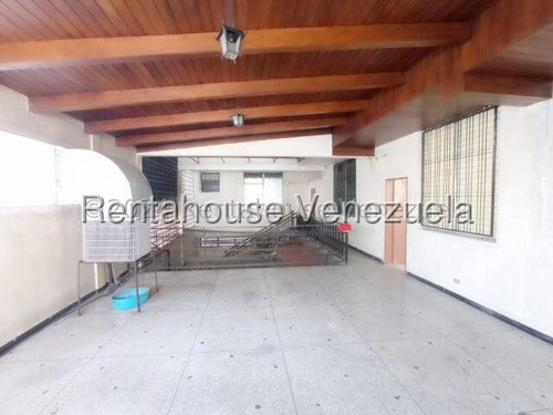 Daniela Linarez Alquila Casas Comerciales En Pleno Centro De Barquisimeto Posee Aproximadamente 300m2 Con Dos Niveles Todos Los Servicios Basicos Area De Carga Y Descarga