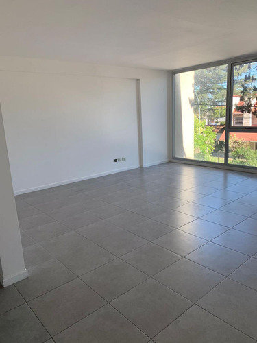 Alquiler - Oficina En Cerro De Las Rosas - Baño
