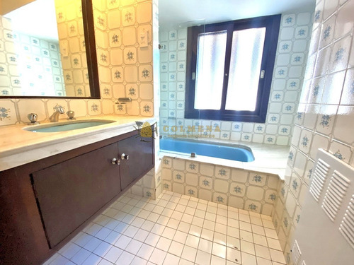 Mansa, 5 Dorm Y Dependencia Con Piscina- Ref: 3647
