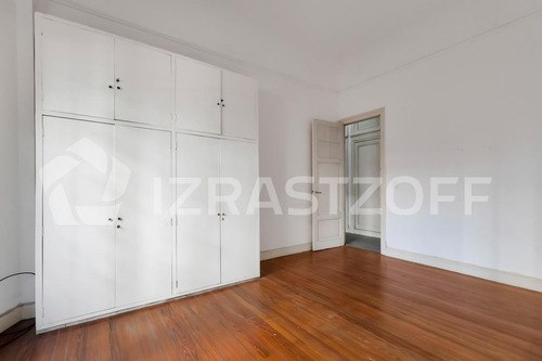 Departamento Francés En Venta En Recoleta. 4 Ambientes