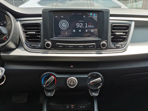Imagen 3 de 13 de Kia Rio Lx Hb 7053