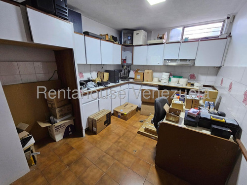 Ms: 25-8955. Se Vende Amplia Casa Quinta En Colinas De Bello Monte. A=450m2, 6h, 3b, 3p.