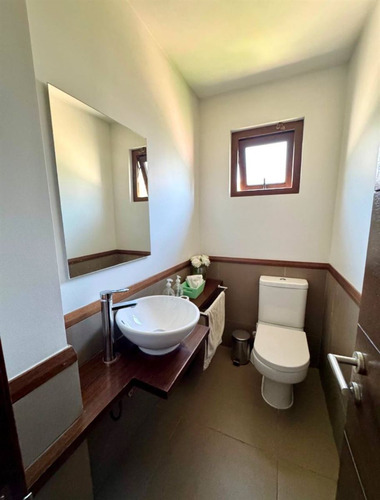 Maravillosa Casa Inglesa En Condominio Con Lindo Jardín