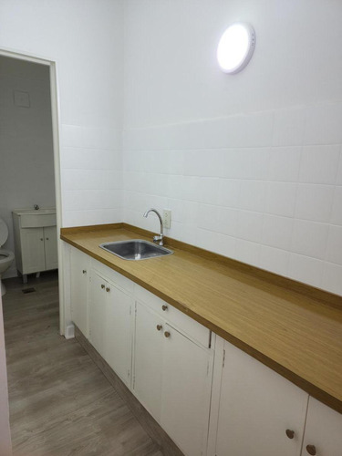 Imagen 11 de 14 de Oficina Con Baño Privado - Tribunales