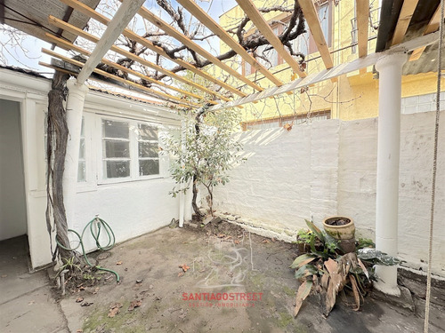 Casa En Venta De 3 Dorm. En Ñuñoa