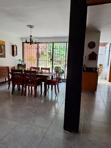 Vendo Amplia Casa 255 Mts En El Poblado Cola Del Zorro