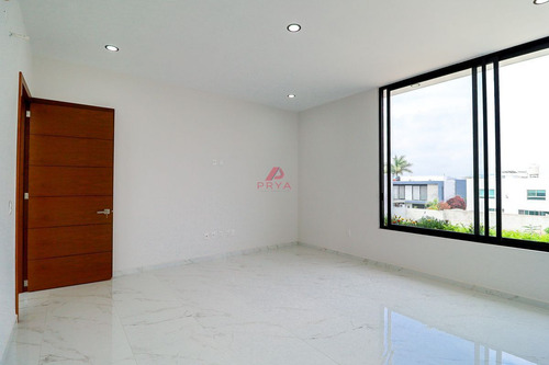 Casa En Venta En Provenza, Tlajomulco De Zúñiga, Jalisco