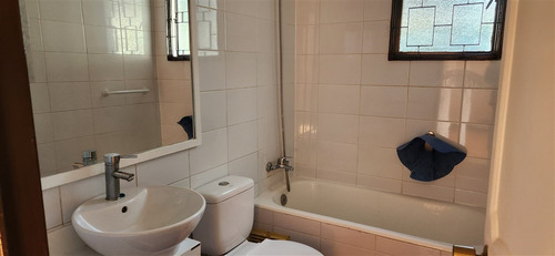 Casa En Arriendo De 3 Dorm.3 Baños, 3 Estacionam Las Condes