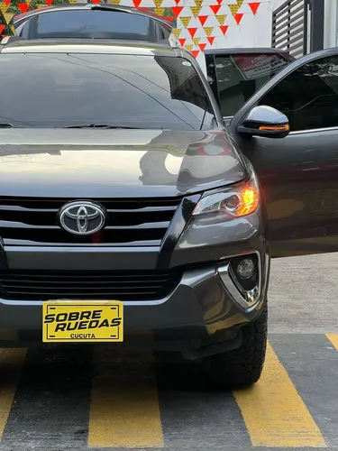 Toyota Fortuner 2.7l Mid