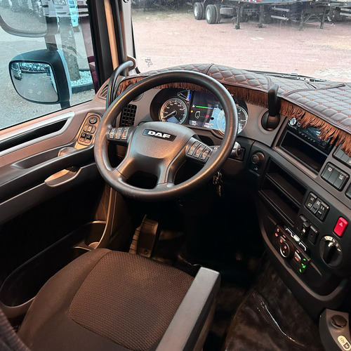 Caminhão Daf 530 Tração 6x4 Ano 2021 Susp Mola Trucado