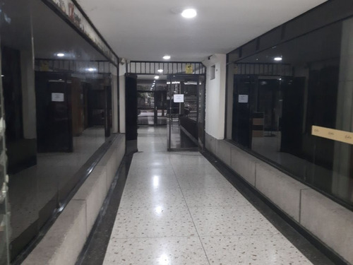 Imagen 2 de 9 de Se Vende Consultorio Médico En Cc Paseo Parral, En Urbanización El Parral, Punto De Referencia 4 Avenidas Del Parral.