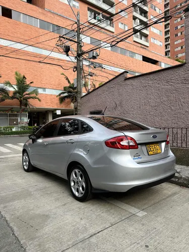 Ford Fiesta 1.6 Hatchback Mecánica