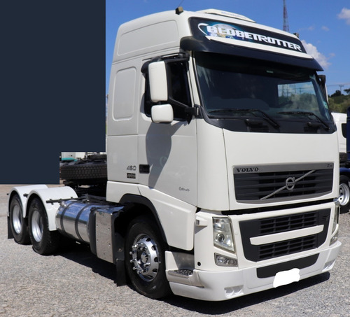 Imagem 2 de 10 de Volvo - Fh 460 - 6x2 - 2014 - Branco - Teto Alto - Filé.