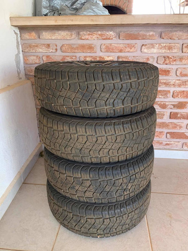 Imagem 1 de 3 de Rodas E Pneus