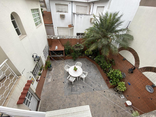 Venta Casa 5 Ambientes Con Patio Y Cochera Cubierta En Villa Del Parque