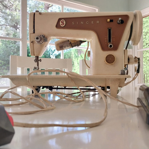Maquina De Coser Recta Singer 50 Ciclos 0.3a (usada) Beige