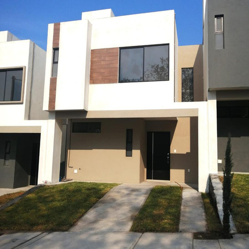 Boca Del Río, Casa En Venta Con Terraza Club.