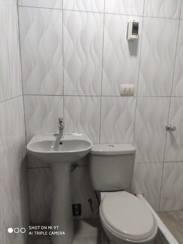Alquilo Habitaciones Con Baño Privado Y Compartido, Cerca A Las Estaciones Del Metro San Juan Y Maria Auxiliadora, Habitaciones Amobladas Y Sin Amoblar Baño Privado Y Agua Caliente, Ingreso Independ.