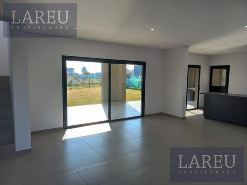 Imagen 4 de 5 de Casa En Venta - San Ramiro - Pilar Del Este