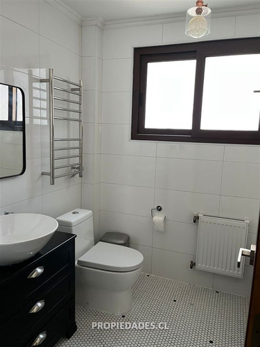 Casa En Venta De 5 Dorm. En Ñuñoa