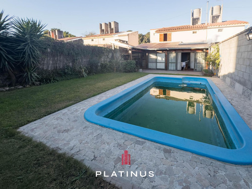 Casa En Venta En Barrio Juan B. Justo De 3 Dormitorios Apta Crédito