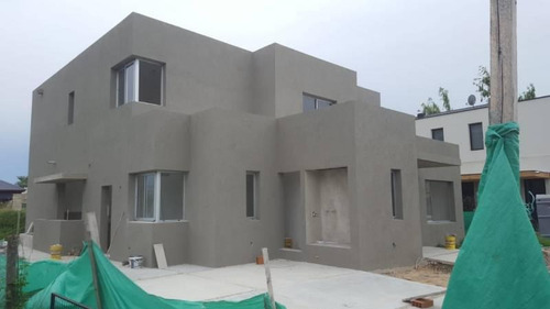 Imagen 3 de 3 de Oportunidad Bajo De Precio Casa En Venta En Barrio Barbarita