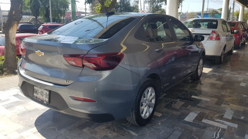 Imagen 3 de 8 de Chevrolet Onix 2021