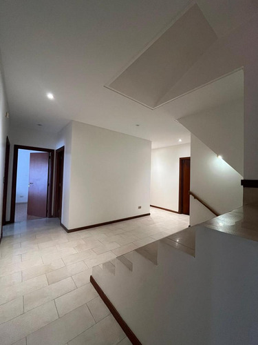 Casa En Inmejorable Zona!!