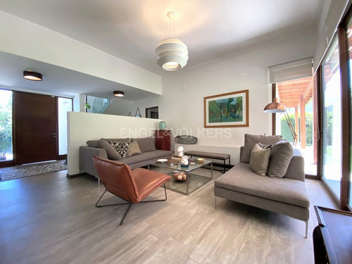Casa Moderna En Venta, La Reserva