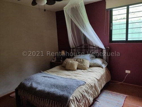 Imagen 9 de 10 de Apto Venta Clnas. La Tahona Mls #22-15198 Espectacular Planta Baja Con 92 Mts + 67,86 Mts Correspondiente A Amplio Jardín, Espectacular Para Reuniones Familiares