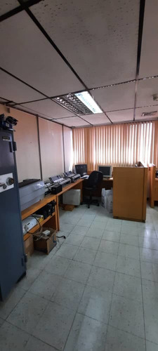 Imagen 7 de 13 de Vendo Oficina 220m2 Los Dos Caminos 1418