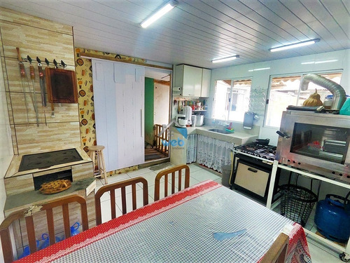 Imagem 24 de 25 de Ótima Oportunidade Para Você, Que Procura Uma Casa Com 2 Quartos E Edicula, Em Um Amplo Terreno Medindo 200m² De Área Total Em Uma Rua Tranquila No Cajuru E Com A Facilidade De Pod - Ca01656 - 701151